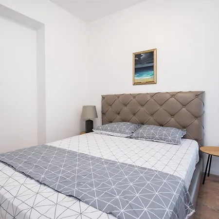 Northside Luxe 2br Apartment Bucharest