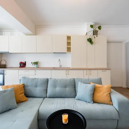 Northside Luxe 2br * 布加勒斯特