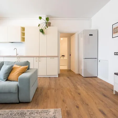Northside Luxe 2br Bucharest