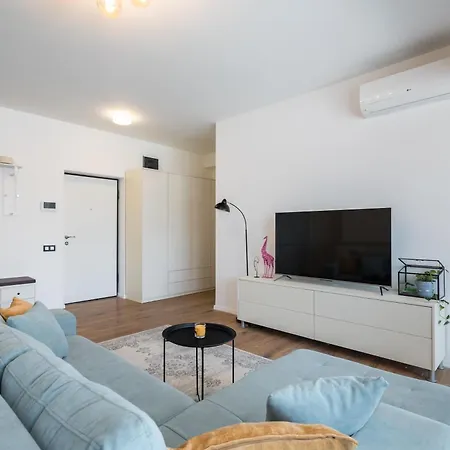 Northside Luxe 2br * 布加勒斯特