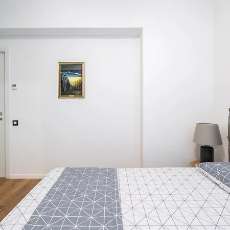 Northside Luxe 2br 公寓 布加勒斯特