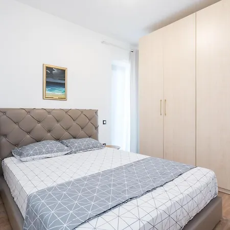 Northside Luxe 2br Apartment Bucharest